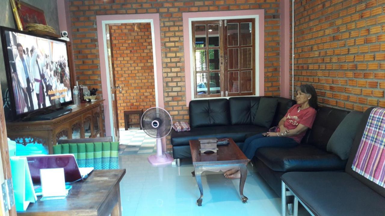 Sun Smile Pansiyon Ubon Ratchathani Dış mekan fotoğraf